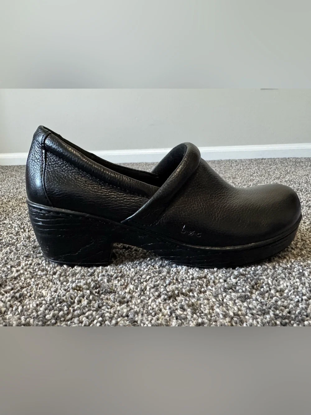 b.o.c. Women’s Nadiya Slip-On Black Leather Wedge Shoes Size 8.5